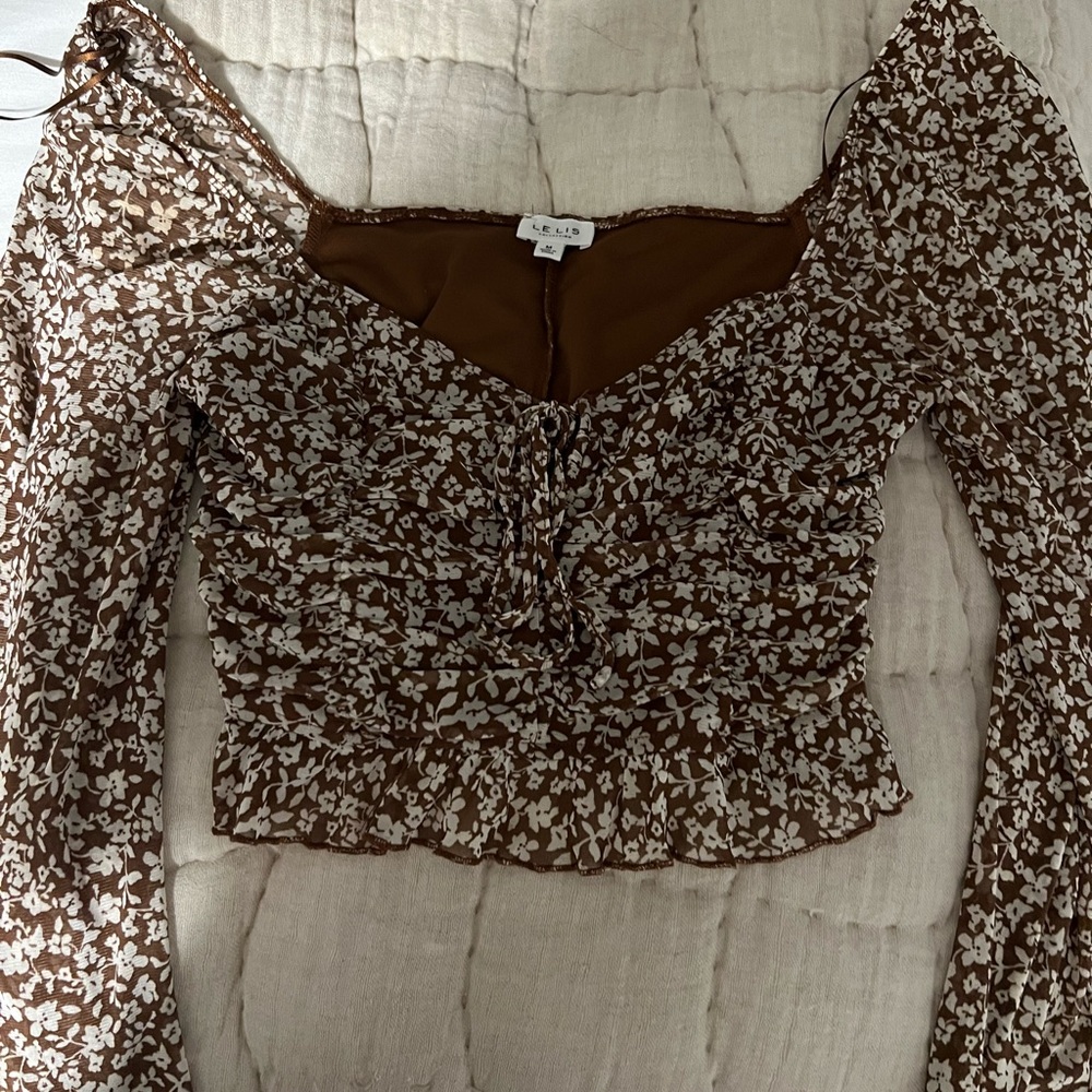 Le Lis brown white floral crop top